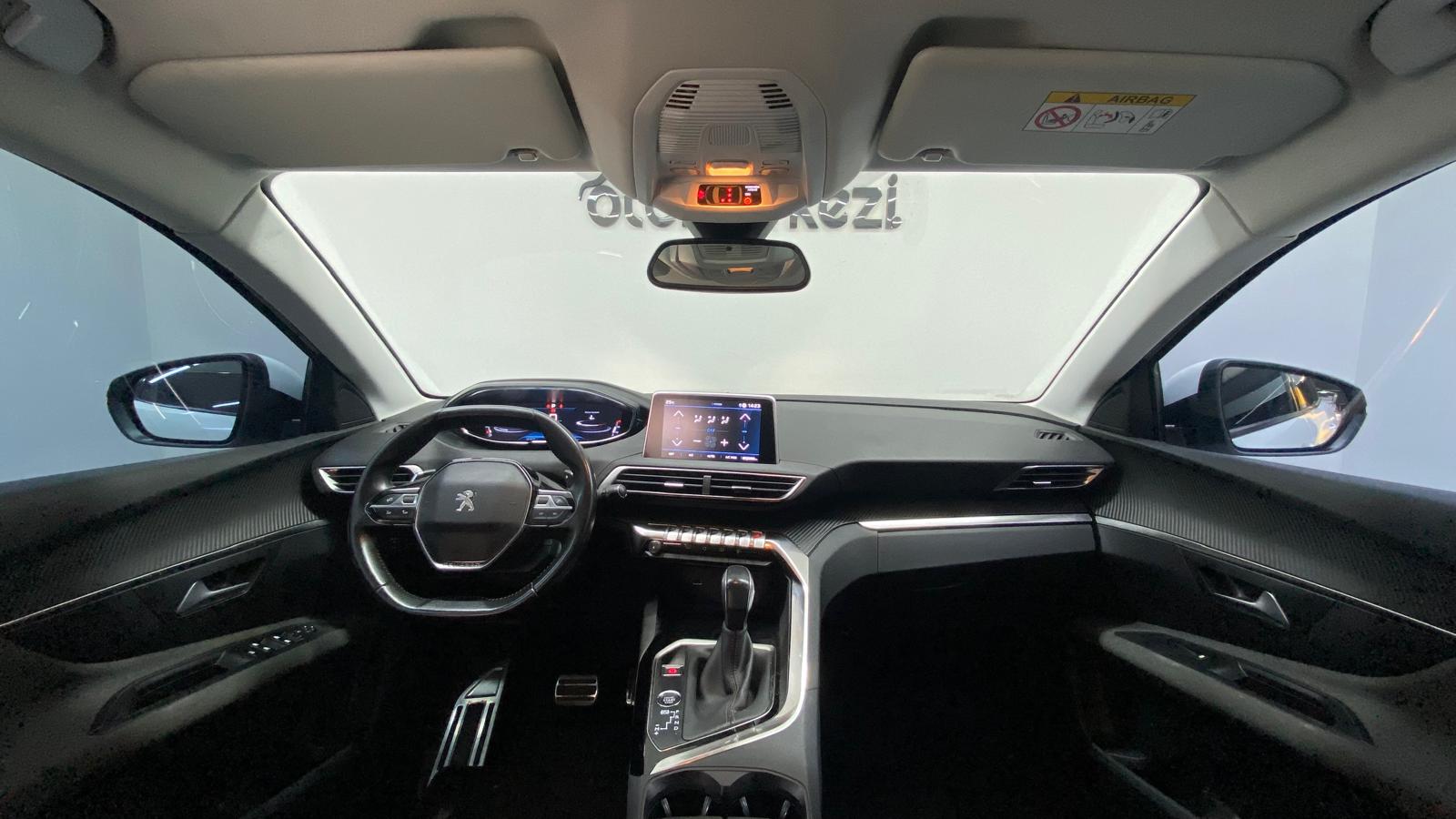 PEUGEOT 3008 8
